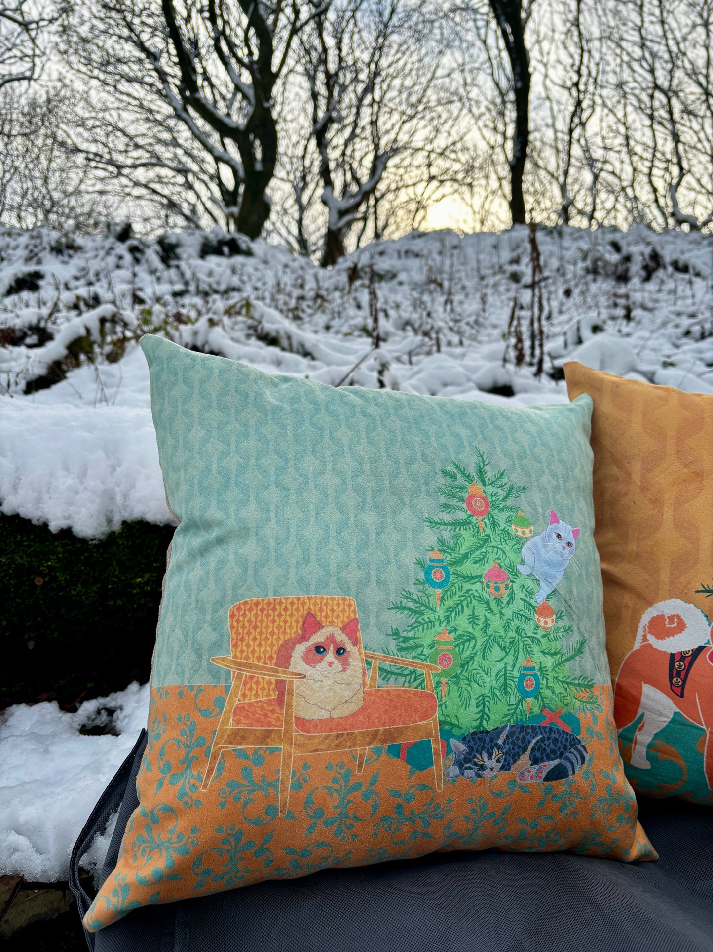 Retro Christmas Cat's Christmas Cushion