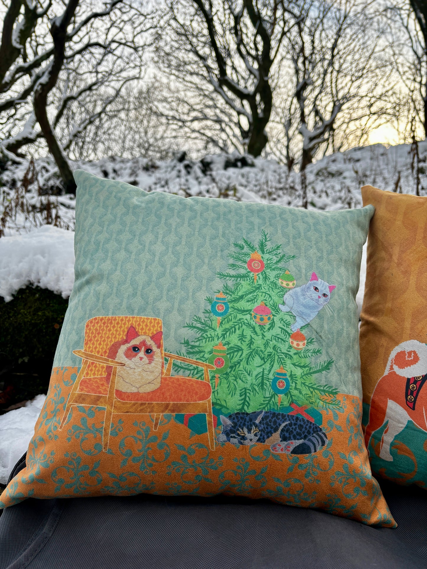 Retro Christmas Cat's Christmas Cushion